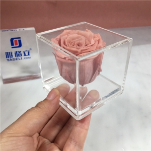 квадратная акриловая коробка для роз