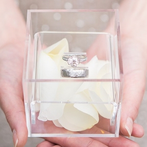 Акриловое кольцо для свадьбы 