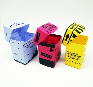 коробка для хранения карт в защитных чехлах